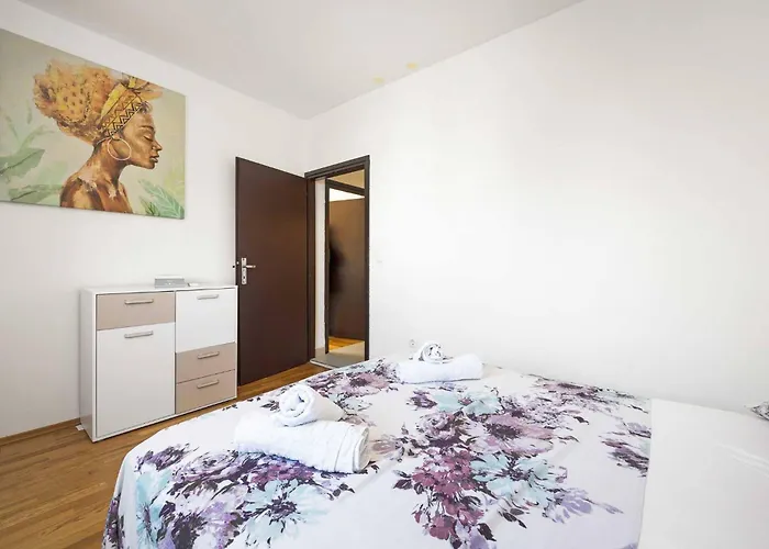 Roko&iva * Brodarica (Sibenik-Knin)